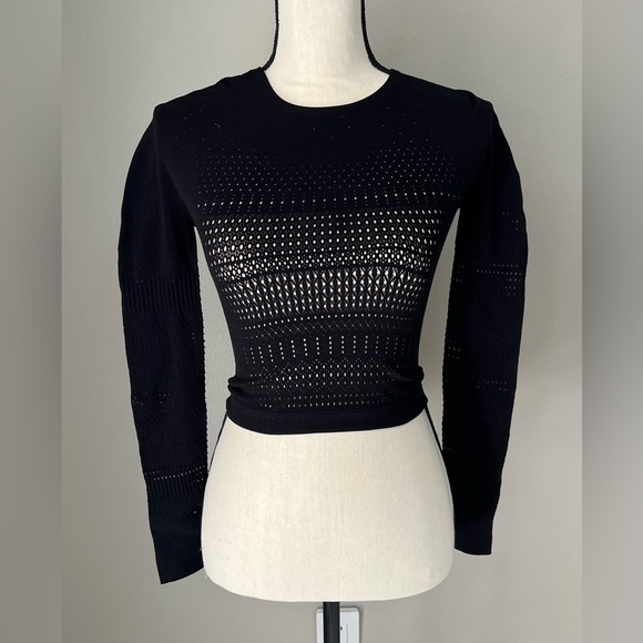 Fabletics black workout top in size XS - Picture 1 of 2